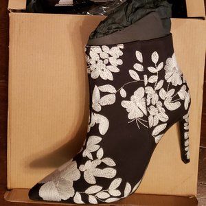 NIB Zara embroidered booties with tags, never worn
